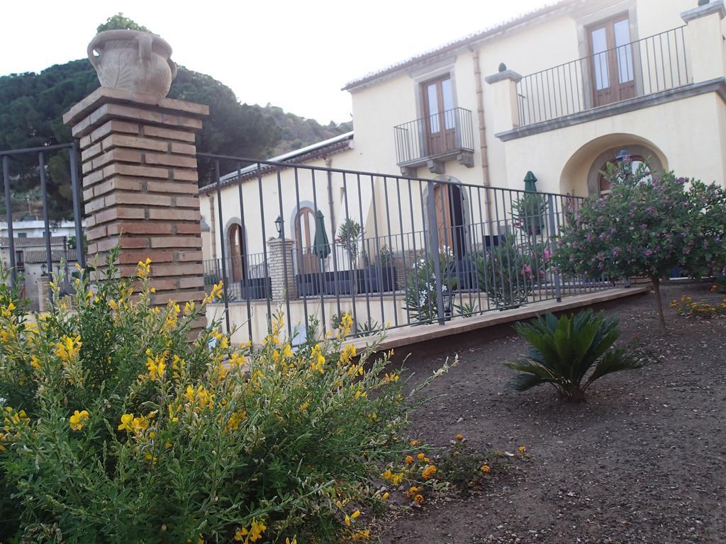 Patitiri Guest House Santa Teresa Di Riva Eksteriør bilde