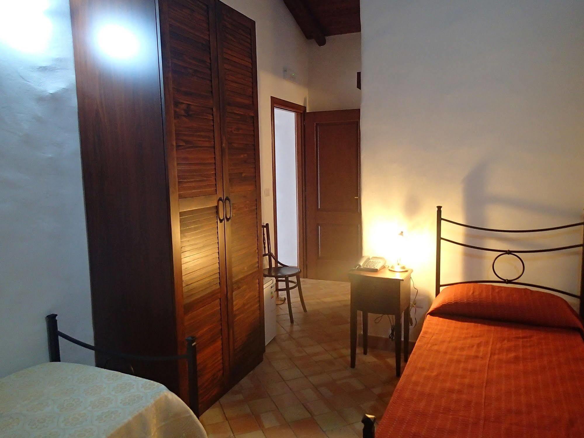 Patitiri Guest House Santa Teresa Di Riva Eksteriør bilde