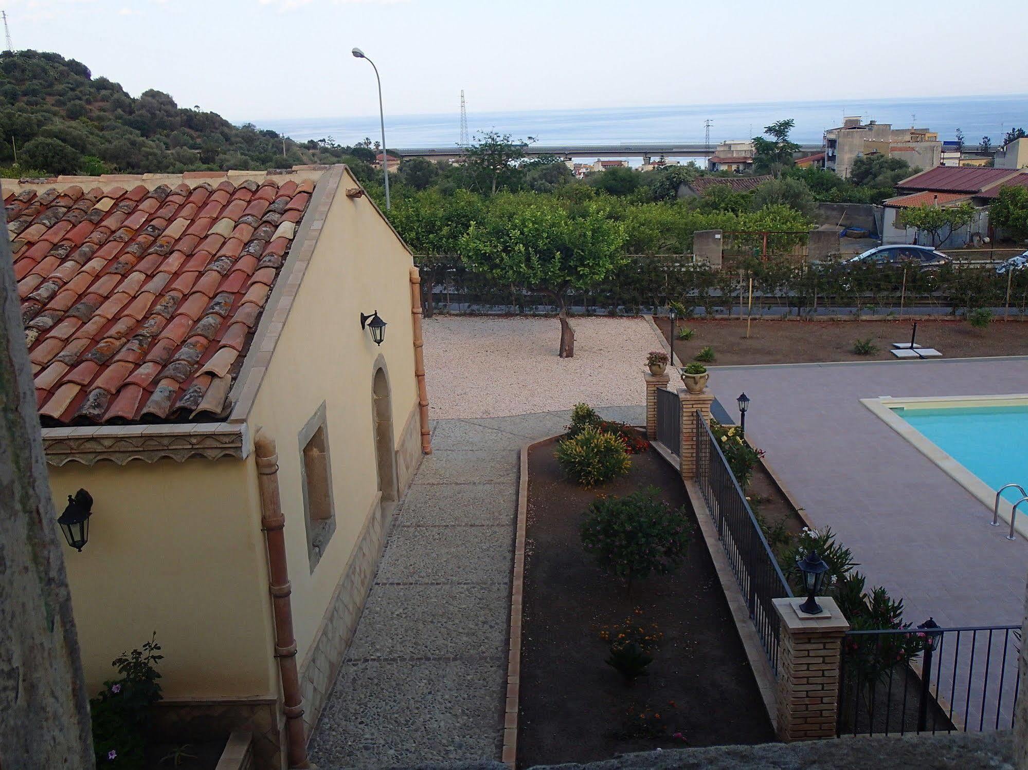 Patitiri Guest House Santa Teresa Di Riva Eksteriør bilde