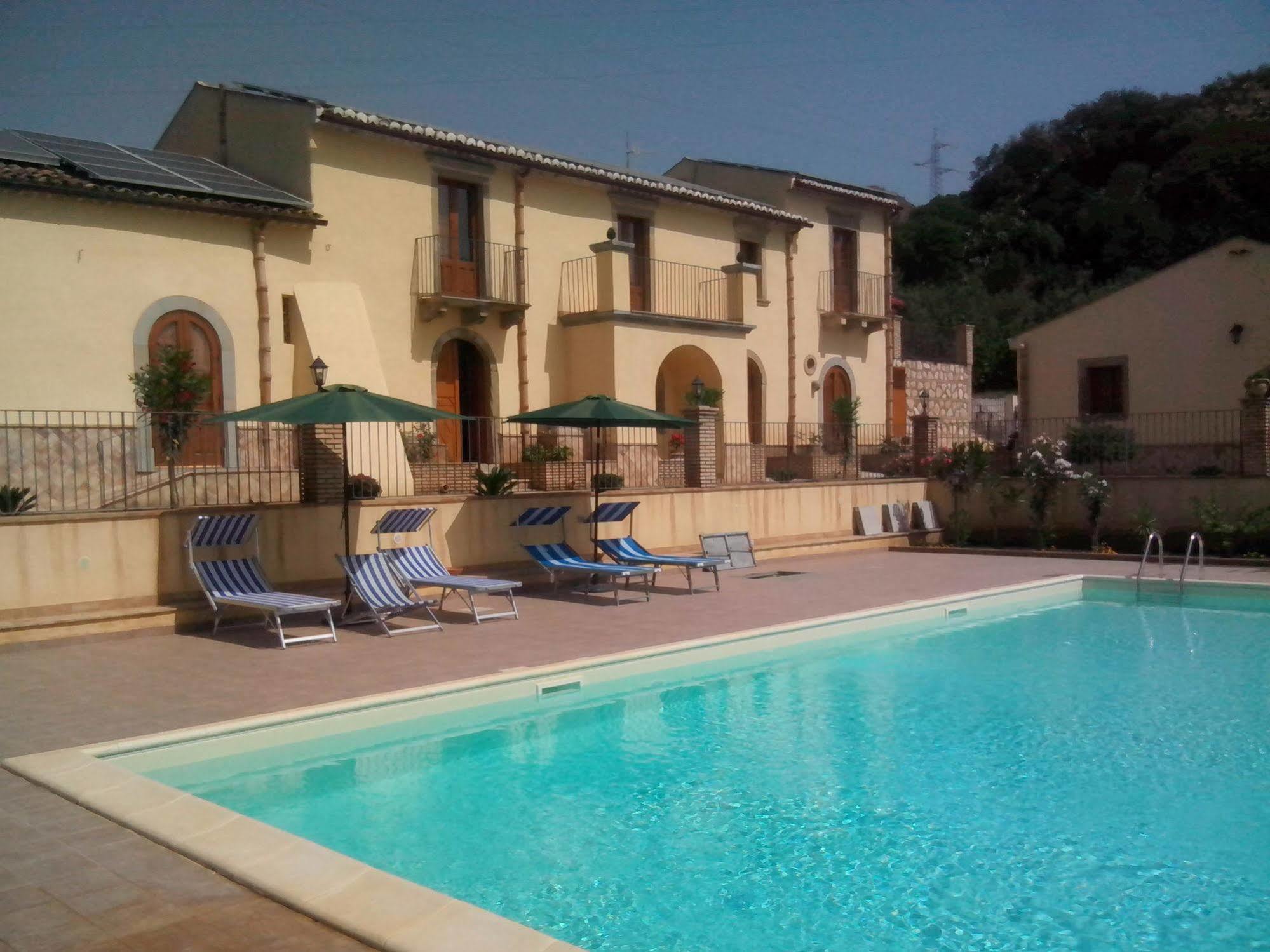Patitiri Guest House Santa Teresa Di Riva Eksteriør bilde